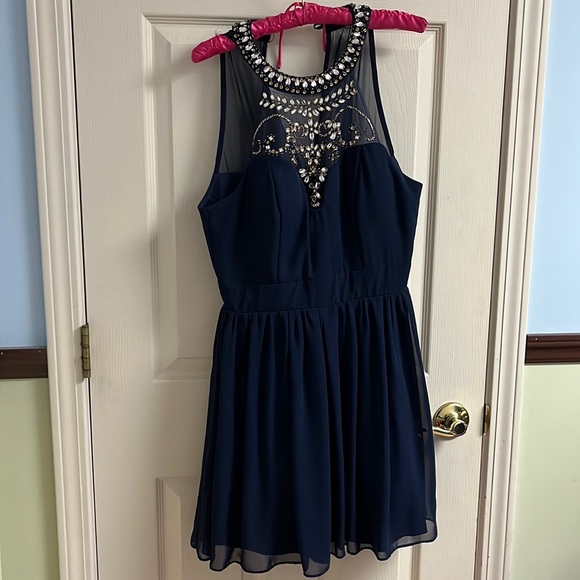 B Darlin 9/10 juniors short formal dress, navy - Picture 2 of 5